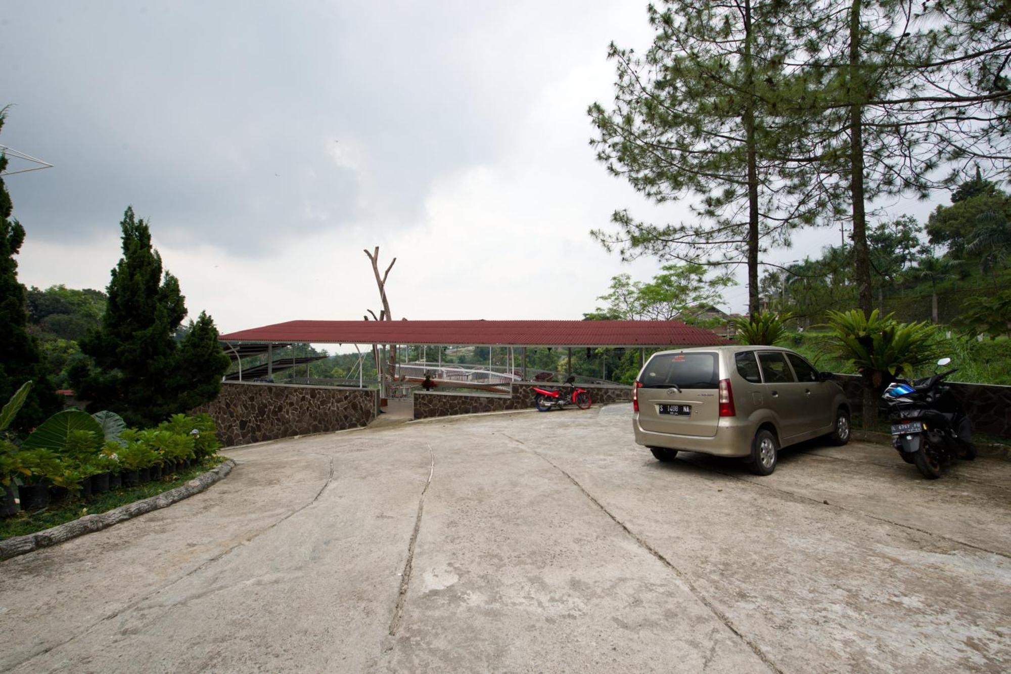 Capital O 3359 Pondok Wisata Jaden Trawas Mojokerto Luaran gambar